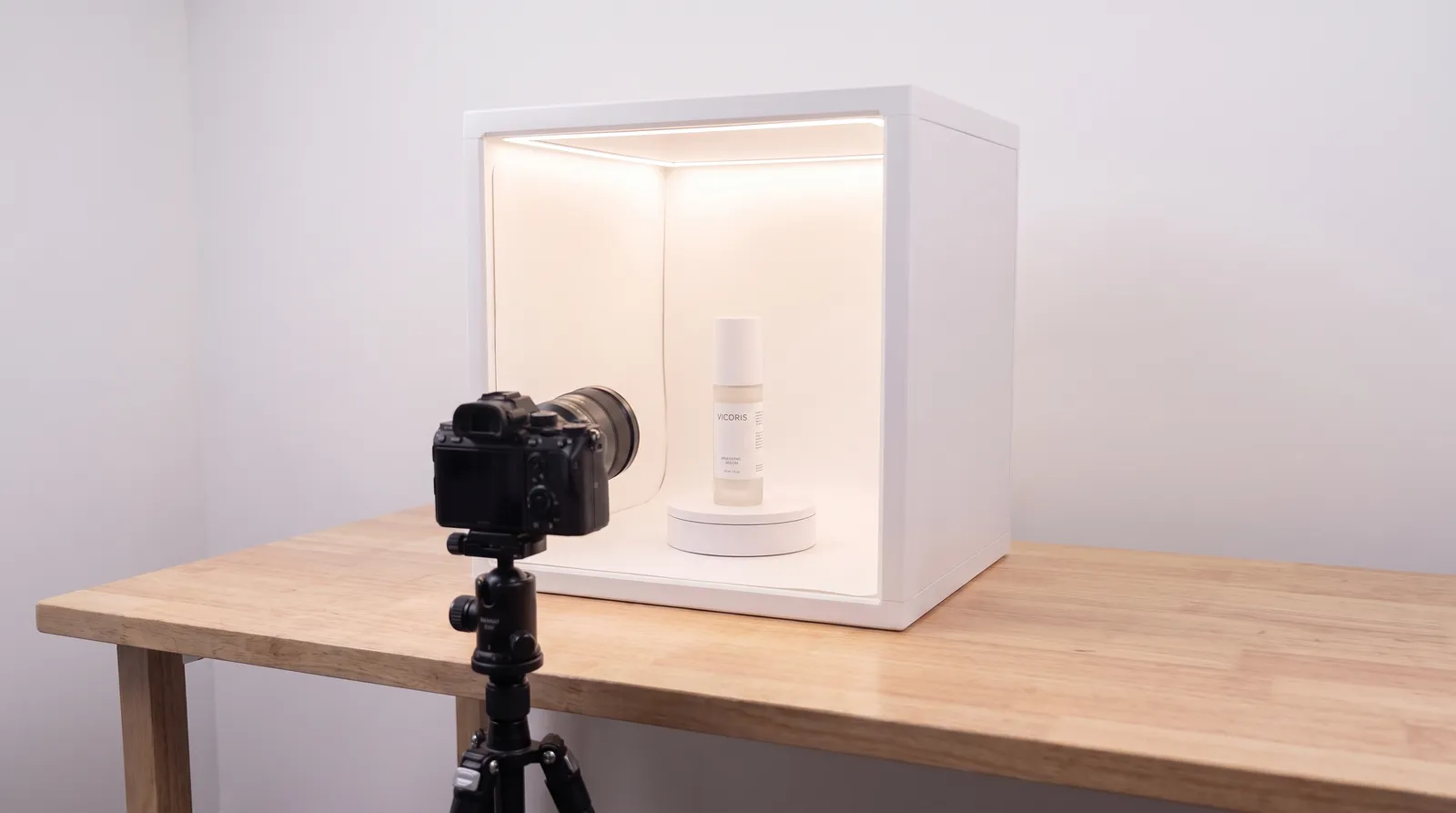 Concept visualization of a product photography set at Vicoris, with a lightbox and a motorized 360-degree turntable for ecommerce content
